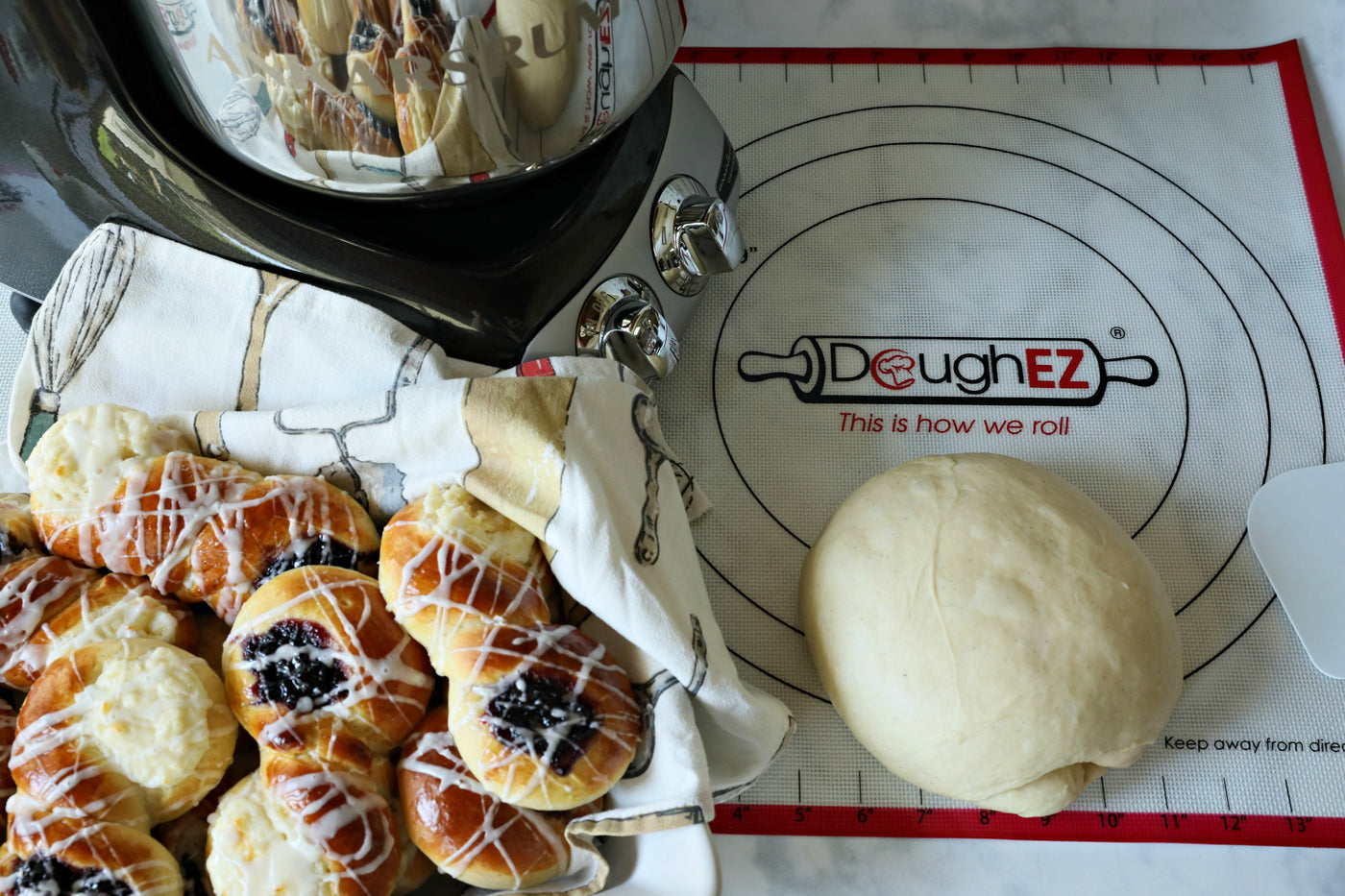 DoughEZ 17.5 x 32-inch Pastry Mat with 6 Guide Sticks